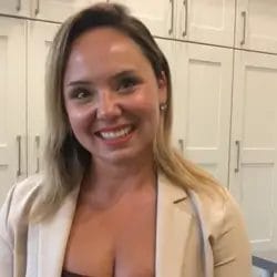 Larissa with Keratoconus treated to amazing 20/20 vision with Scleral Lenses